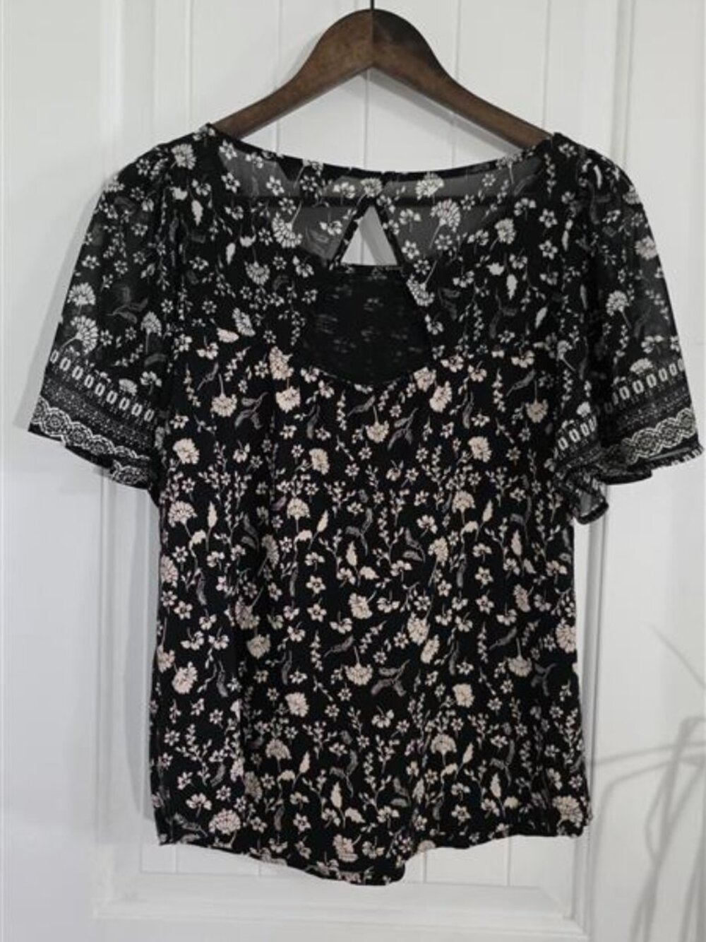 Lucky Brand Black Floral Boho Blouse Bell Sleeve Keyhole Top M - Picture 9 of 10